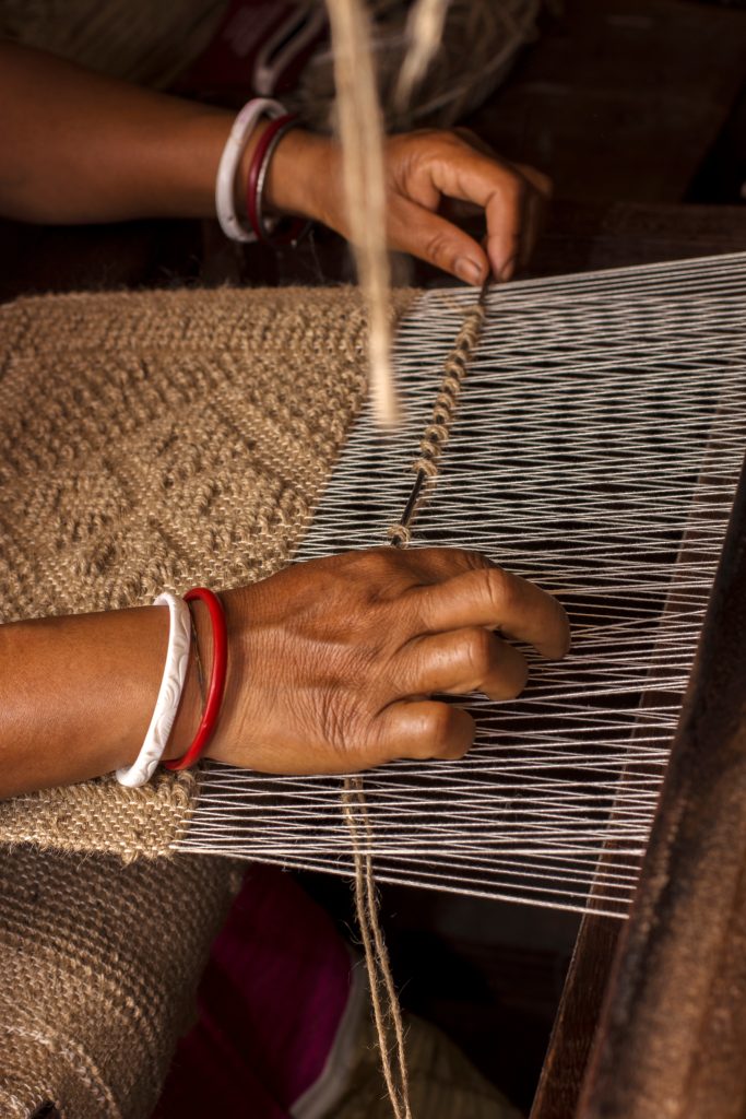 DECOBD-IMAGE 6 - handmade interior decoration - Bangladeshi woman making a jute rug