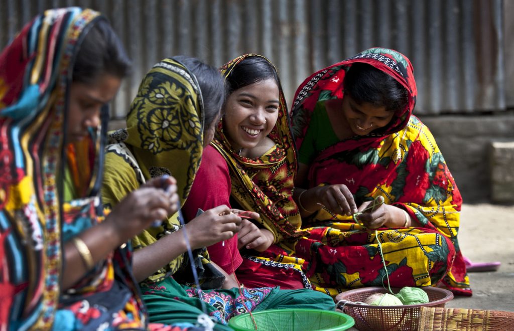 Deco BD Our company - IMAGE 1 - Bangladeshi women who make handicrafts